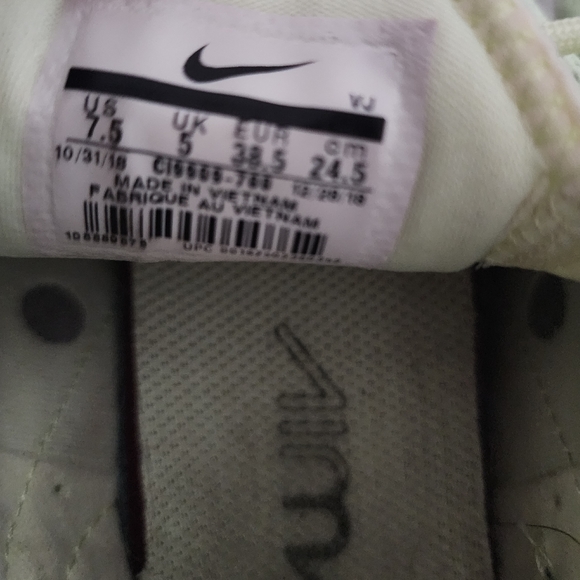 Nike Air Max 270 Barely Volt Green Yellow - Picture 8 of 9